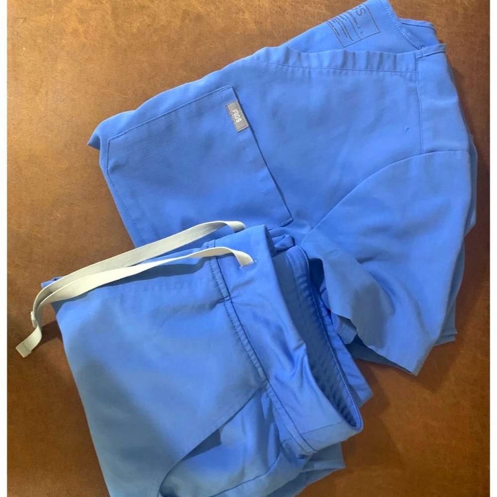 Catarina™ One-Pocket Scrub Top (L), and Zamora™ Jogger Scrub Pants (M petite)
